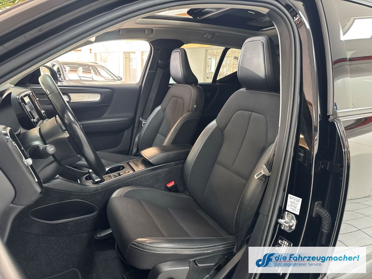 Fahrzeugabbildung Volvo XC40 Momentum Pro 2WD T4 Navi Digitales Cockpit