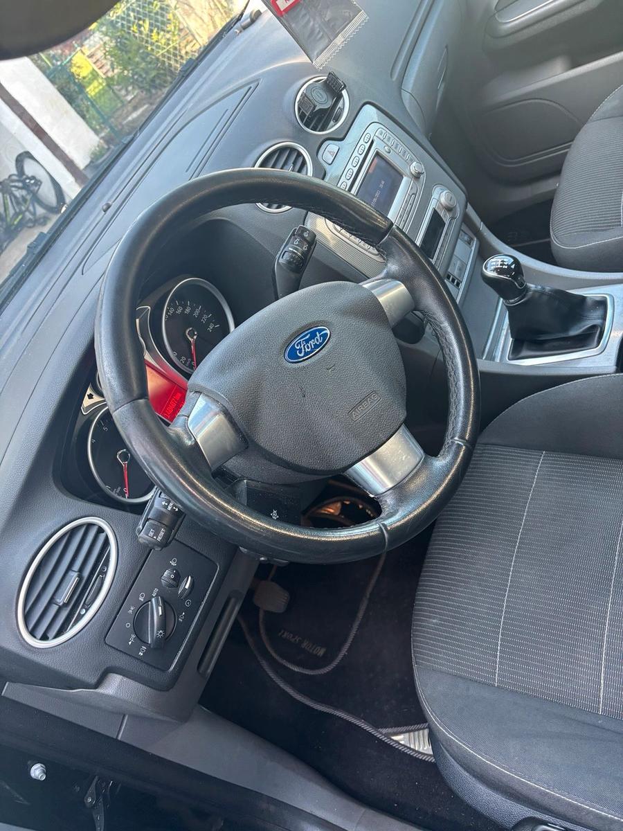 Ford Focus 2010 — photo 14