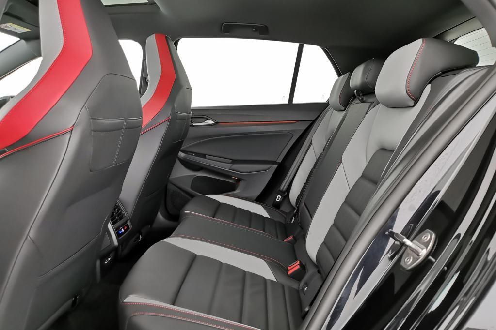 Volkswagen Golf GTI 2.0 TSI 180kW DSG Pano*AHK*Leder*RFK