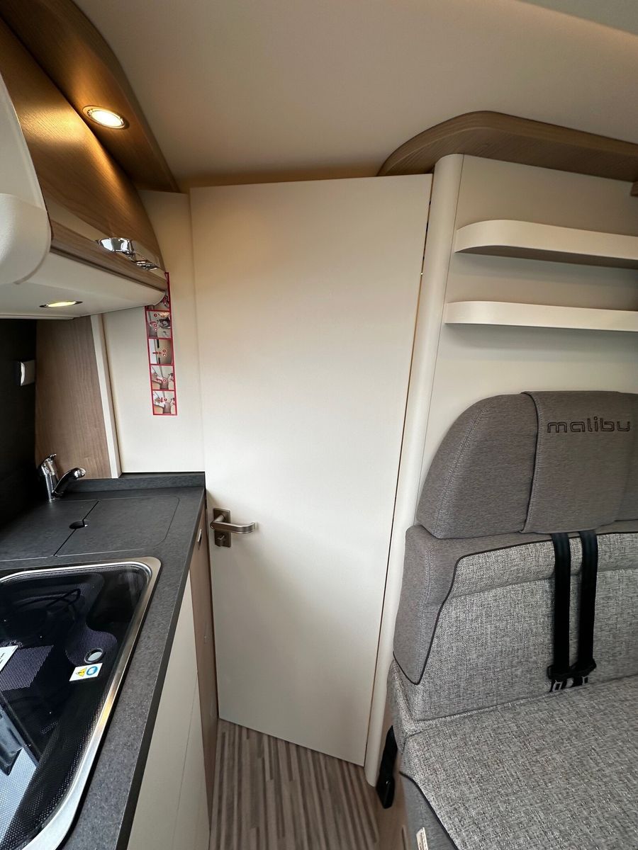 Fahrzeugabbildung Malibu Van first class - two rooms 640 LE RB R1-2