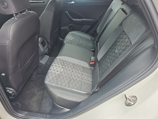 Fahrzeugabbildung Volkswagen T-Roc R-LINE 1.0 TSI PDC SHZ LED LIGHT-ASSIST DA