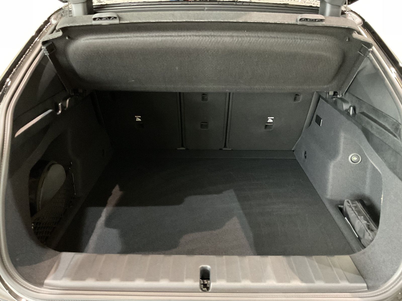Fahrzeugabbildung BMW iX2 xDrive30 |Aktivsitz |M Sportpaket |19 M LMR