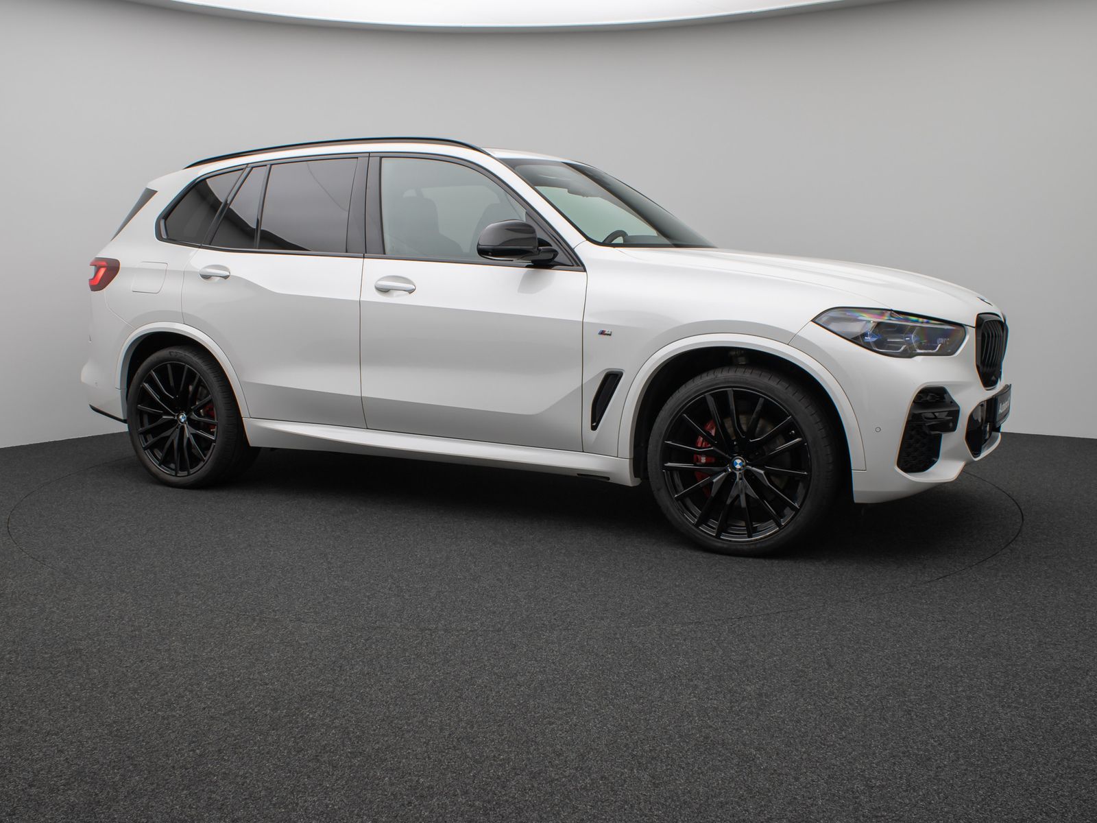 Fahrzeugabbildung BMW X5 xD30d M Sport Panorama Laser 360°HUD DAB B&W