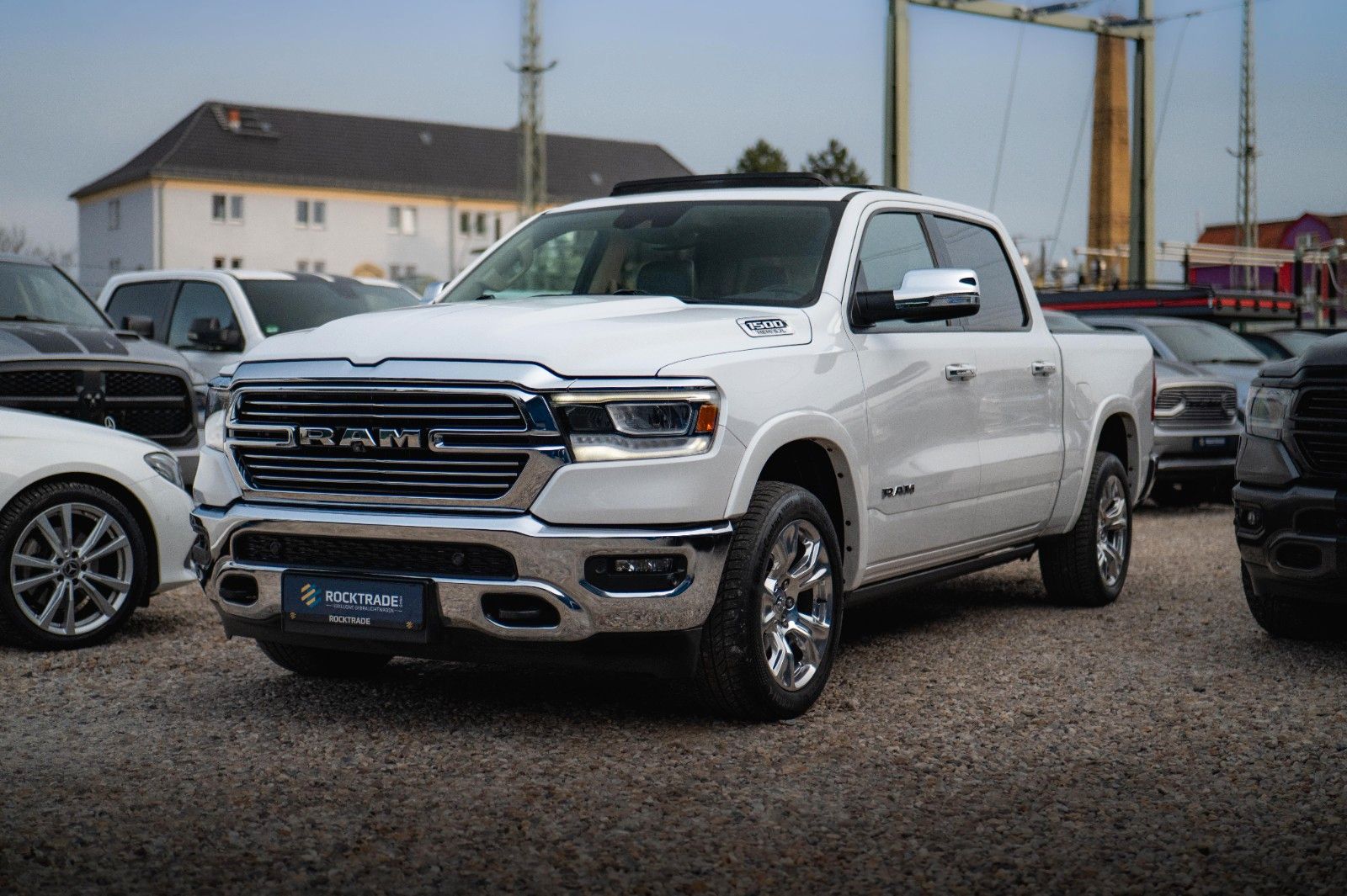 Fahrzeugabbildung Dodge RAM 5.7 V8 HEMI 4x4 LARAMIE LPG *Unfallfrei*Pano
