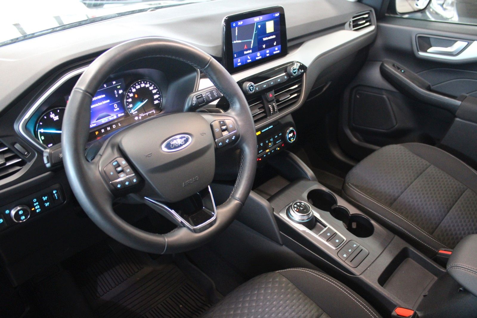 Fahrzeugabbildung Ford Kuga PHEV Aut. Cool&Connect + Winter Paket