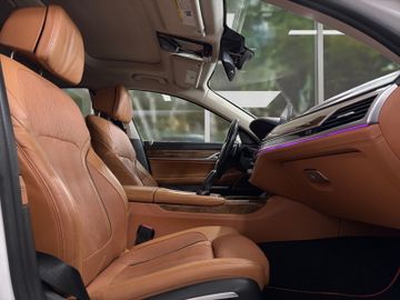 BMW 750 - 10