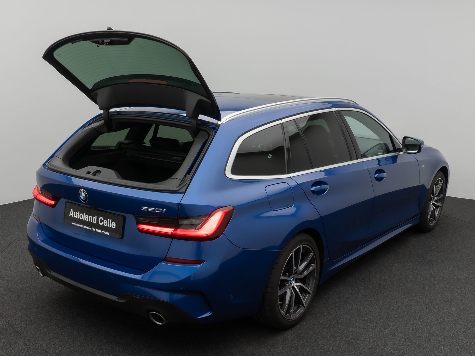 Fahrzeugabbildung BMW 320i M Sport Panorama Kamera HUD DAB HiFi Laser