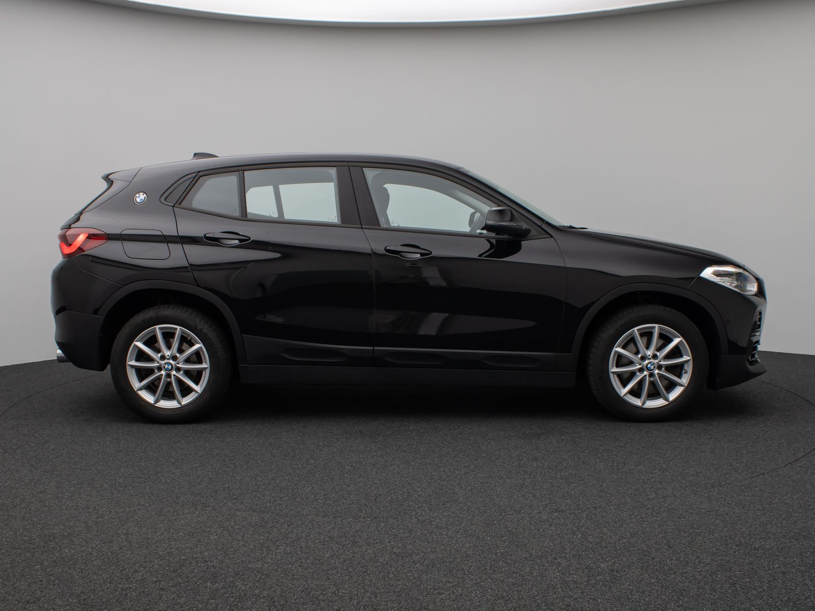 Fahrzeugabbildung BMW X2 sD20i HUD DAB Navi+Parkassist DrivAssis Alarm