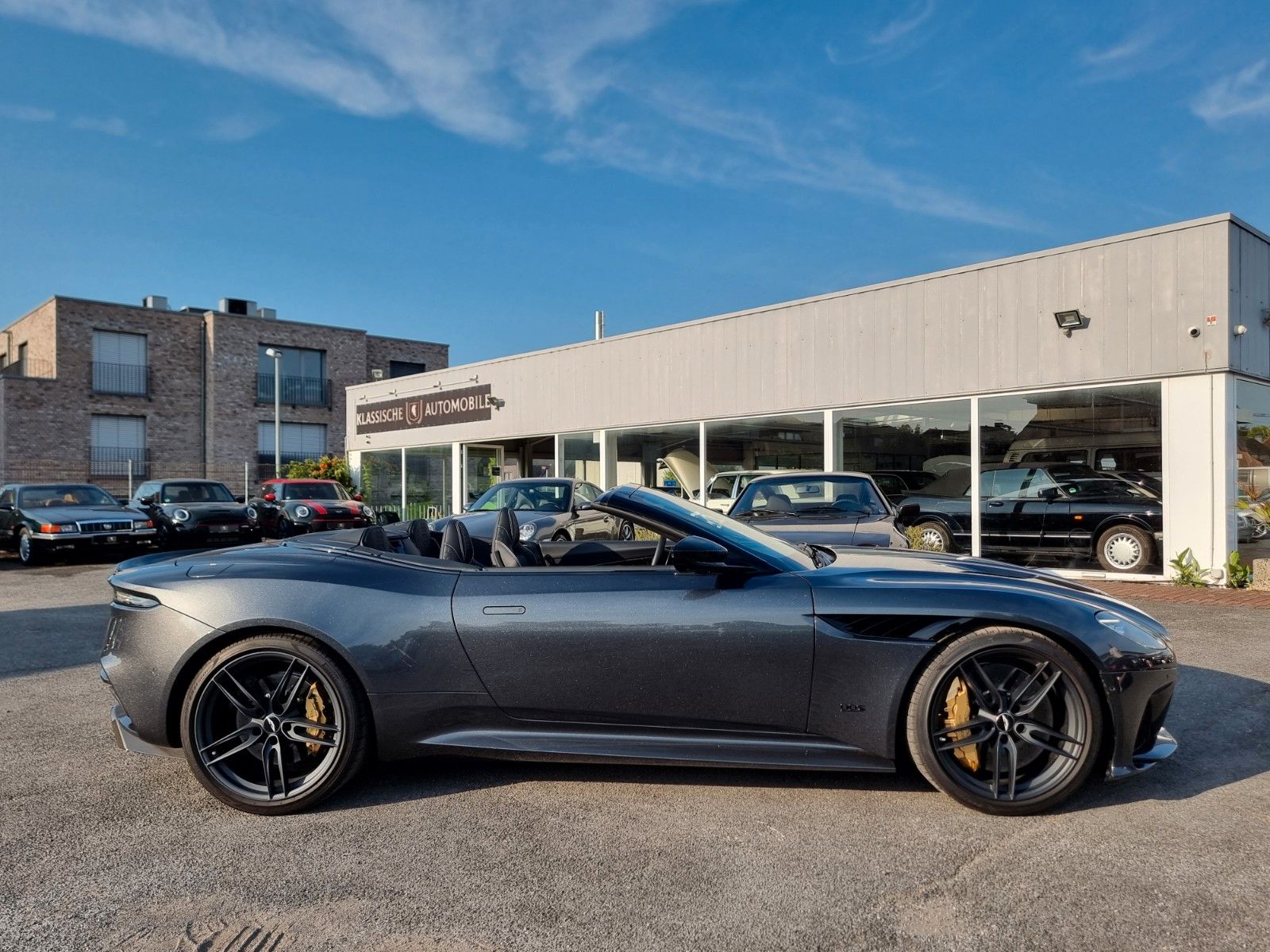 Fahrzeugabbildung Aston Martin DBS 5.2 V12 Volante/Werksgarantie 09/27/1A