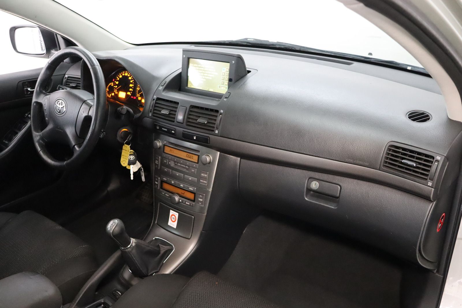 Fahrzeugabbildung Toyota Avensis 2.0-l-VVT-i Executive