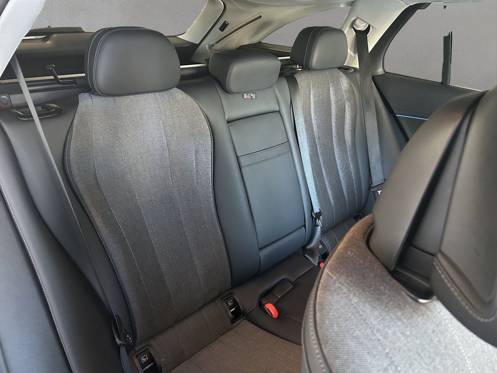 Fahrzeugabbildung Mercedes-Benz E 300e T Avantg Advanced DISTRO Burme LED Kamera