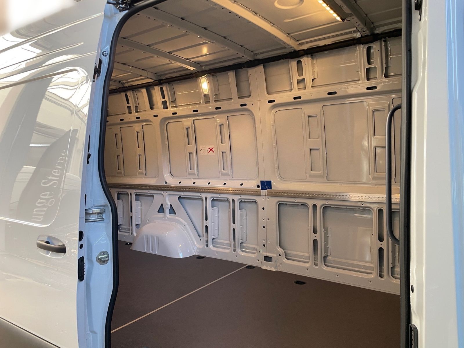 Fahrzeugabbildung Mercedes-Benz Sprinter 315 Kasten PRO L3H2 LED AHK Lenkradhzg