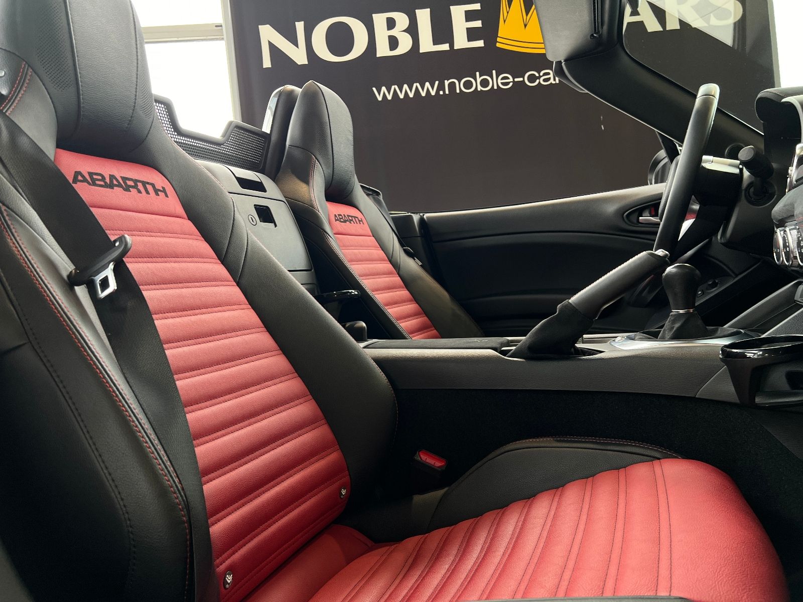 Fahrzeugabbildung Abarth 124 Spider Turbo Turismo LED LEDER