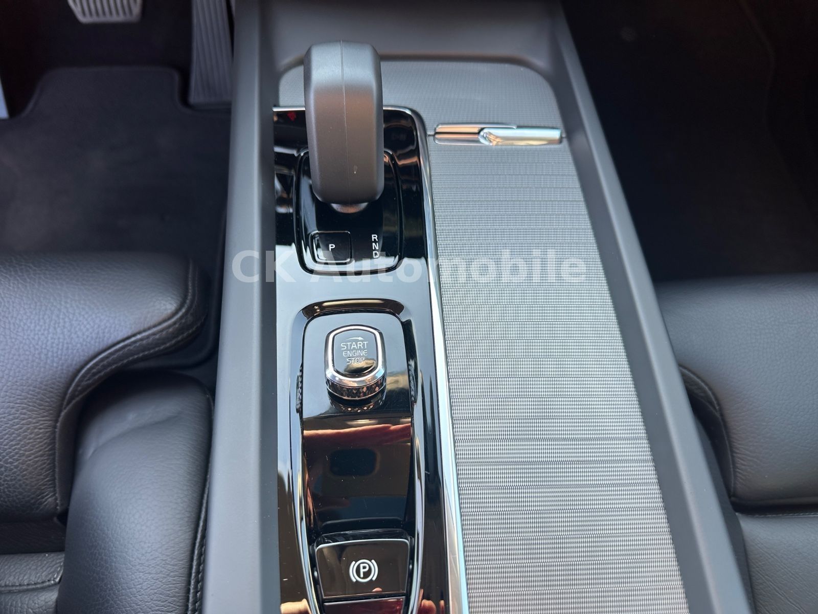 Fahrzeugabbildung Volvo XC60 T6 Plus Bright Recharge AWD/Navi/Pano/AHK