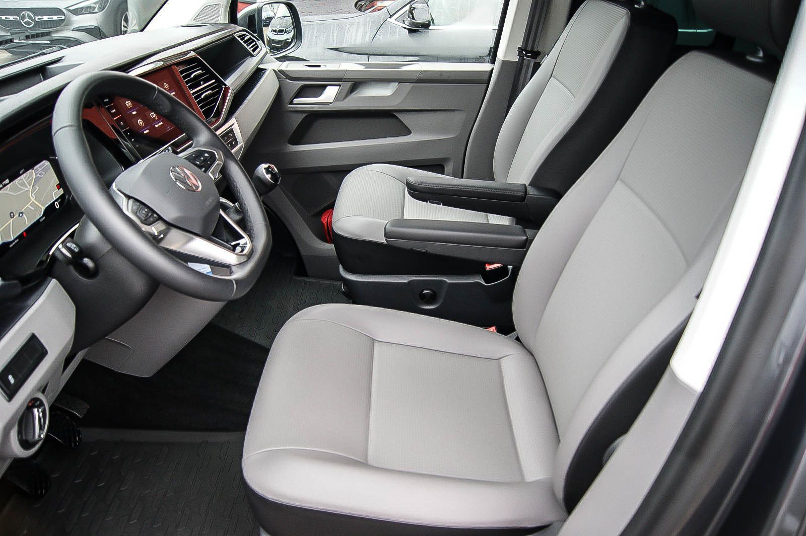 Fahrzeugabbildung Volkswagen T6.1 Caravelle 20TDI NEUWERTIG GARANTIE bis 2028