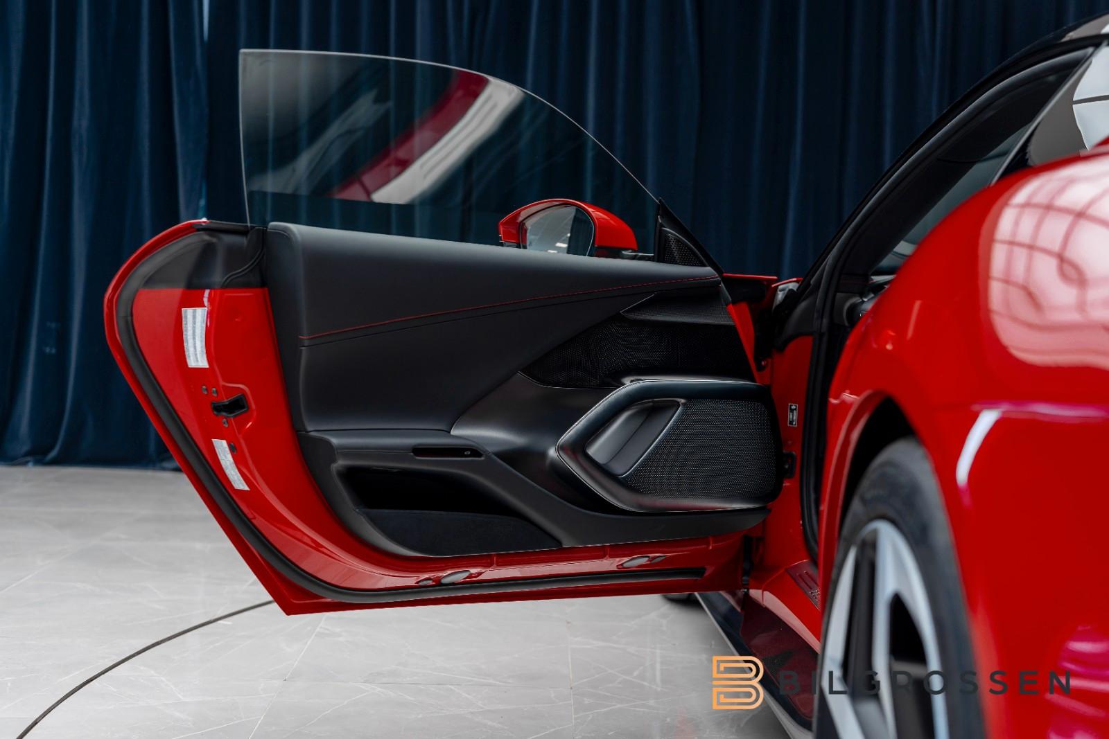 Ferrari Coupe 6.5 V12 CARBON LIFT PASSENGER DISPLAY