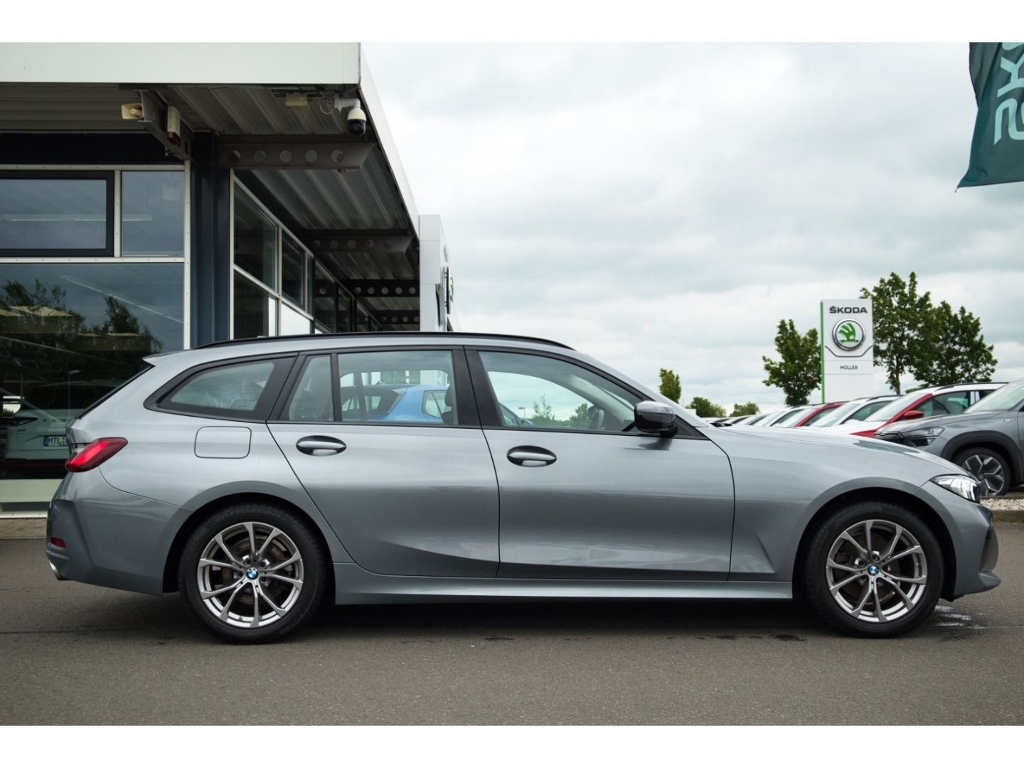 BMW 320 d xDrive Touring Navi LED SHz Apple CP foto 4