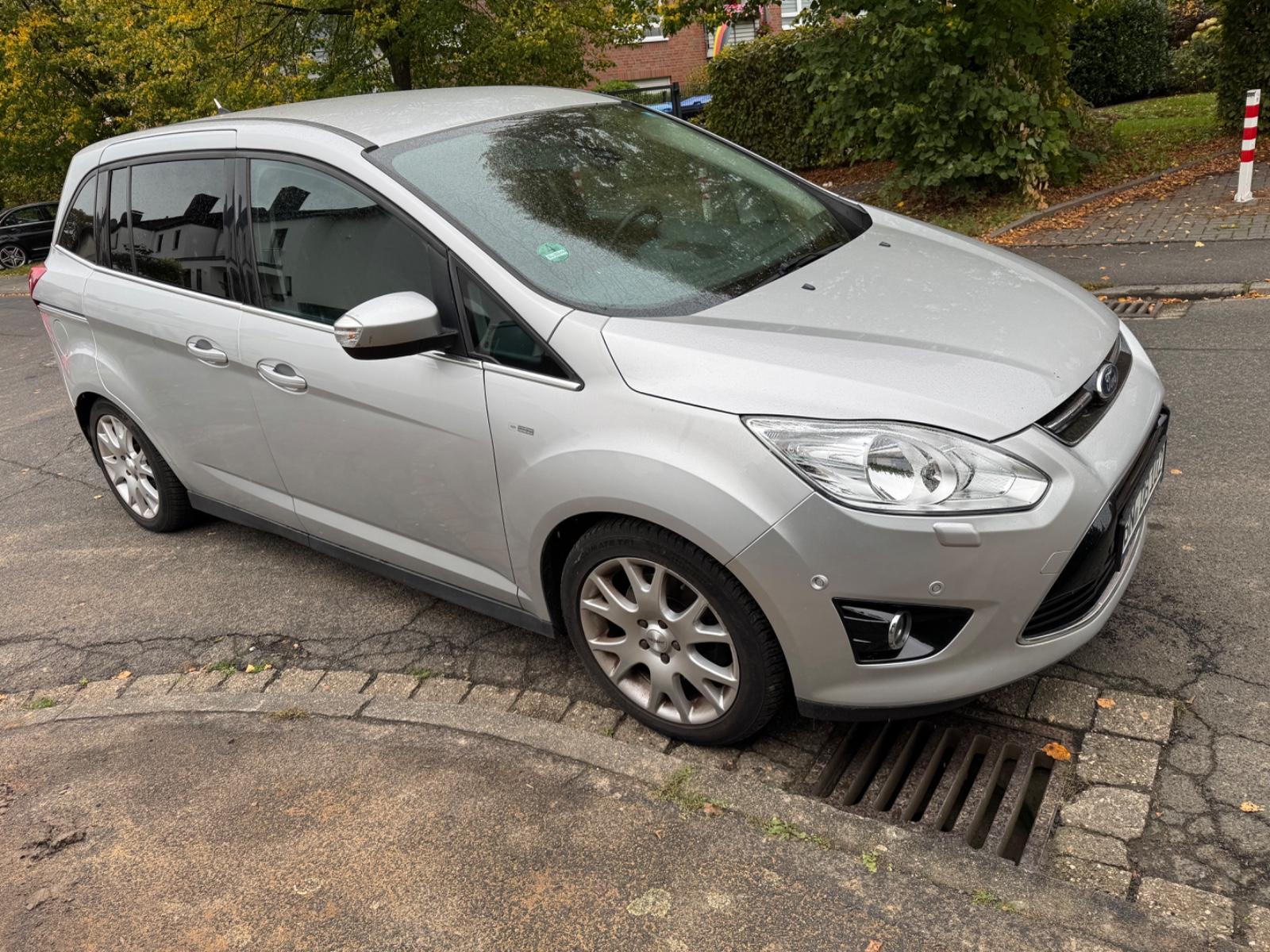 Ford Grand C-MAX 2011 — салон