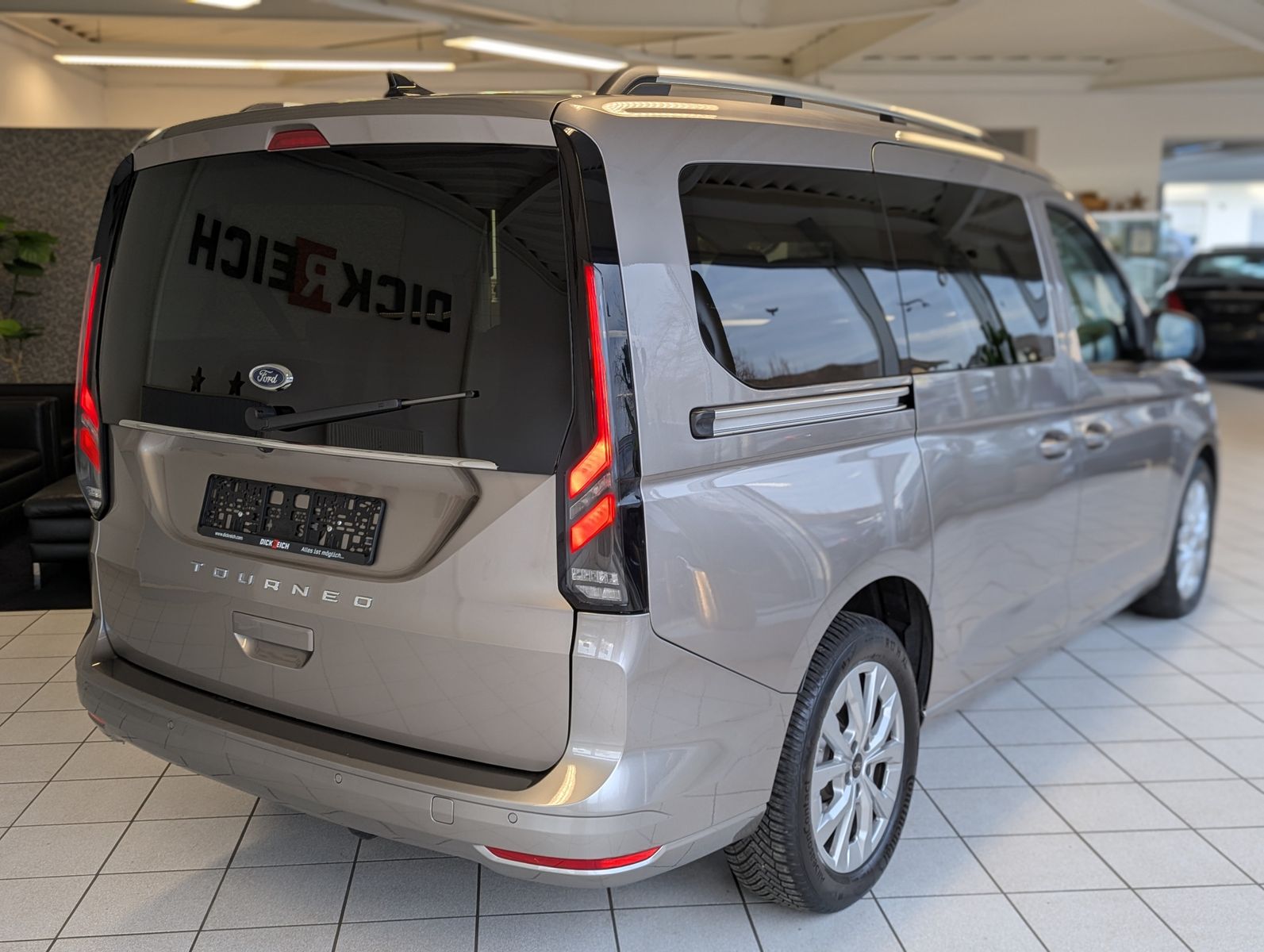 FORD Tourneo Connect L2 Titanium 7-Sitze Bi-LED Cam A - Image 7