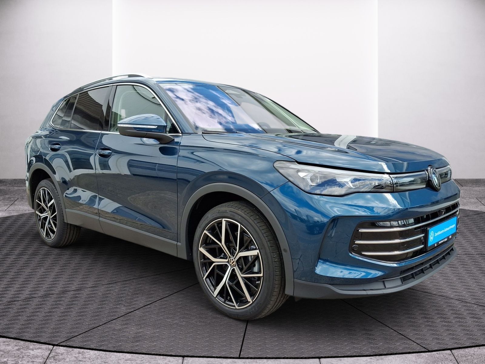 Volkswagen Tiguan Elegance 2,0 TSI 4Motion Matrix AHK HuD foto 3