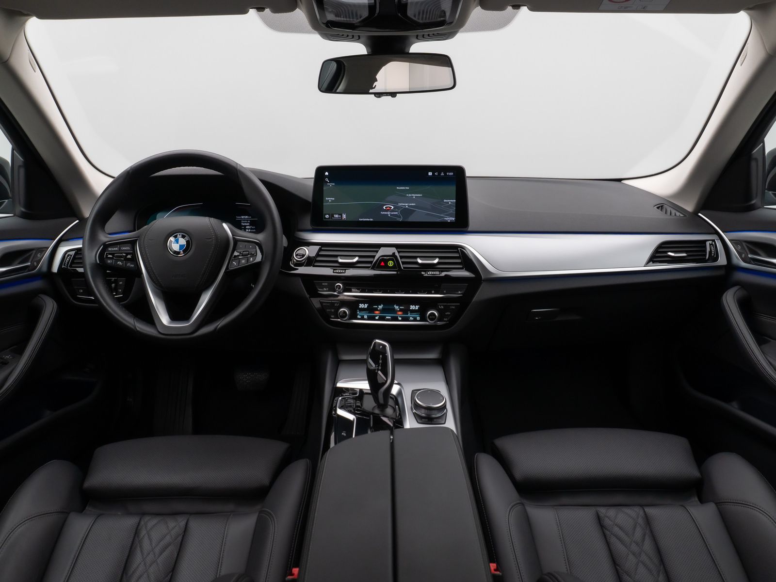 Fahrzeugabbildung BMW 520d xD Kamera HUD DAB 4xKlima Sport Leder Alarm