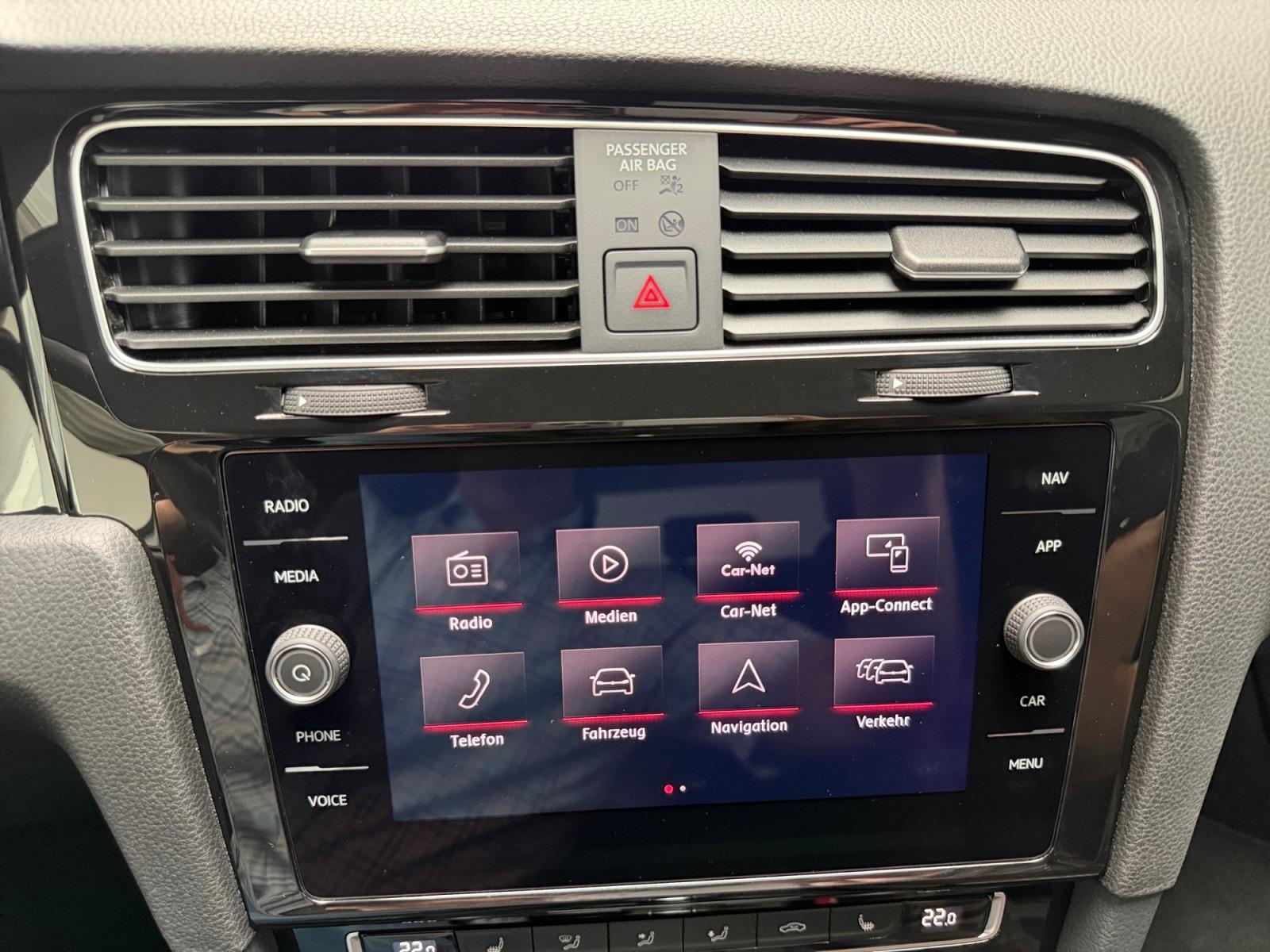 Volkswagen GOLF GTI PERFORMANCE DSG NAV+LED+ACC+DYNAUD+1.HD