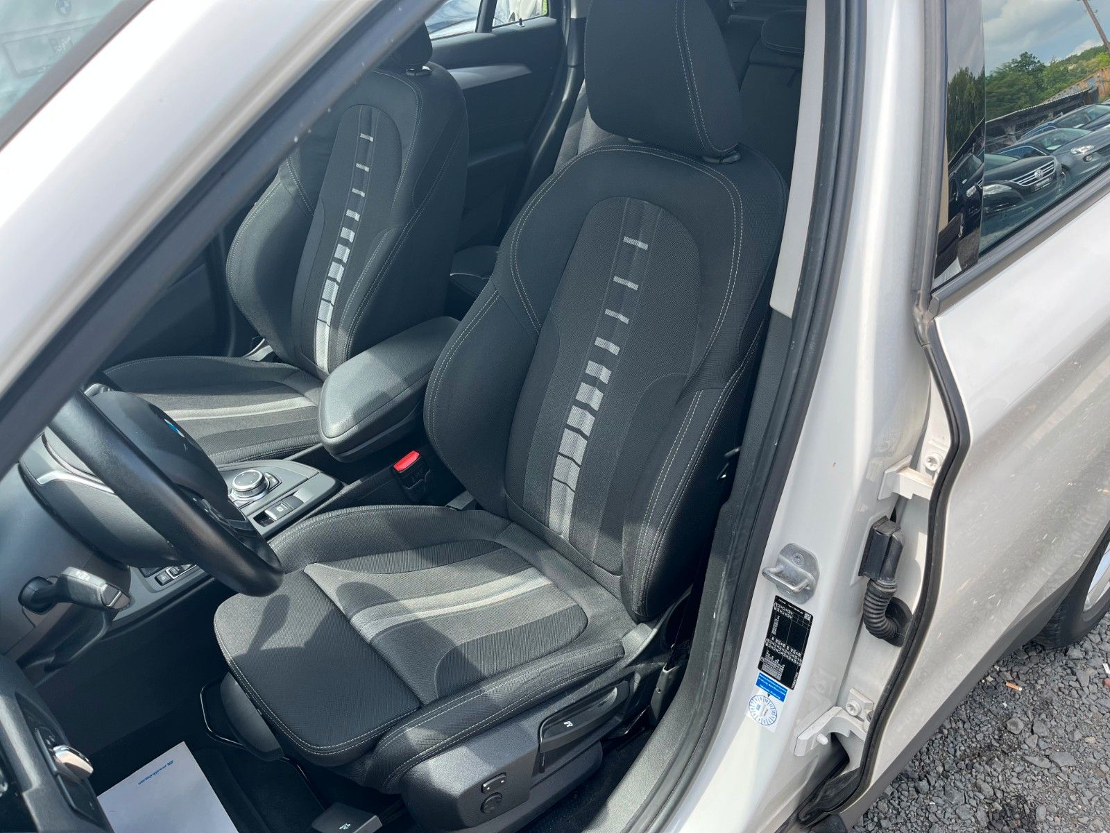 Fahrzeugabbildung BMW X1 sDrive18d Aut. Navi SPORTSITZE Alarm Kamera