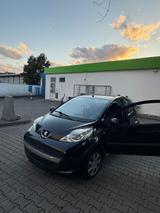 Peugeot 107  mit frischem TÜV - Peugeot 107 in Frankfurt (Main)