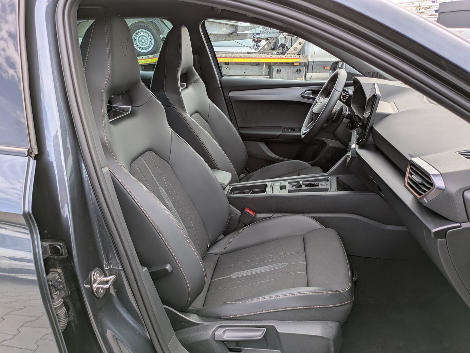 Fahrzeugabbildung CUPRA Leon VZ 2.0TSI 4Drive ACC*PANO*MATRIX*DCC*LM19"