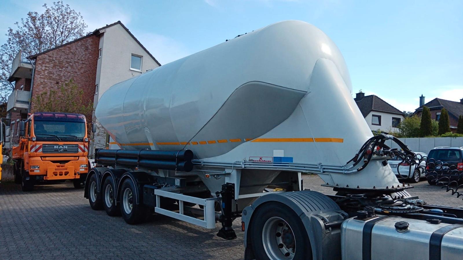 Kässbohrer SSL Base L150 /Düngermittel Trans/Vermietung