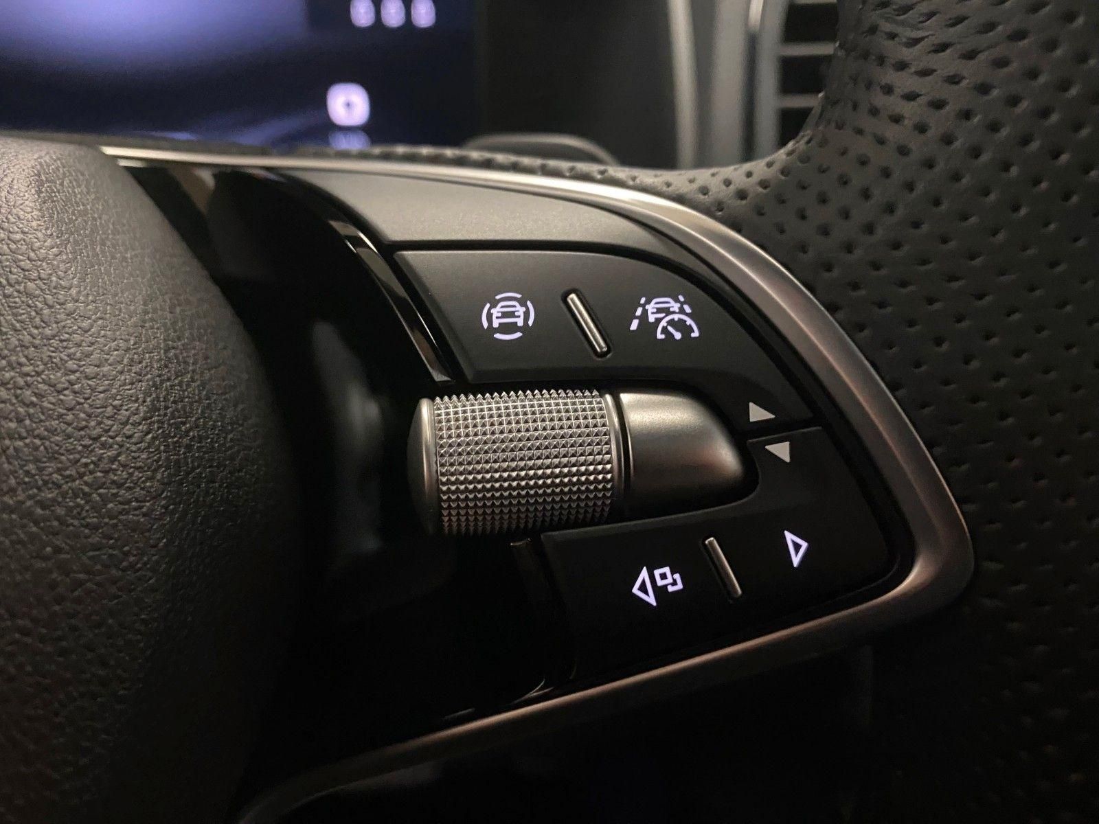 Fahrzeugabbildung SKODA Karoq 1.5 TSI DSG Sportline+AHK+ACC+NAVI+MATRIX