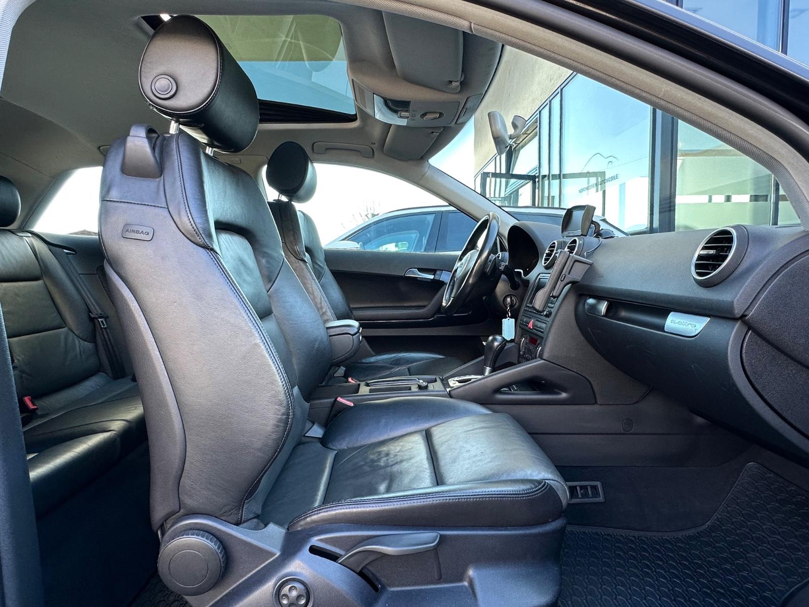 Audi A3 3.2 V6 250 ch DSG quattro / Toit ouvrant / Cuir / Chauffage auxiliaire / Caméra de recul