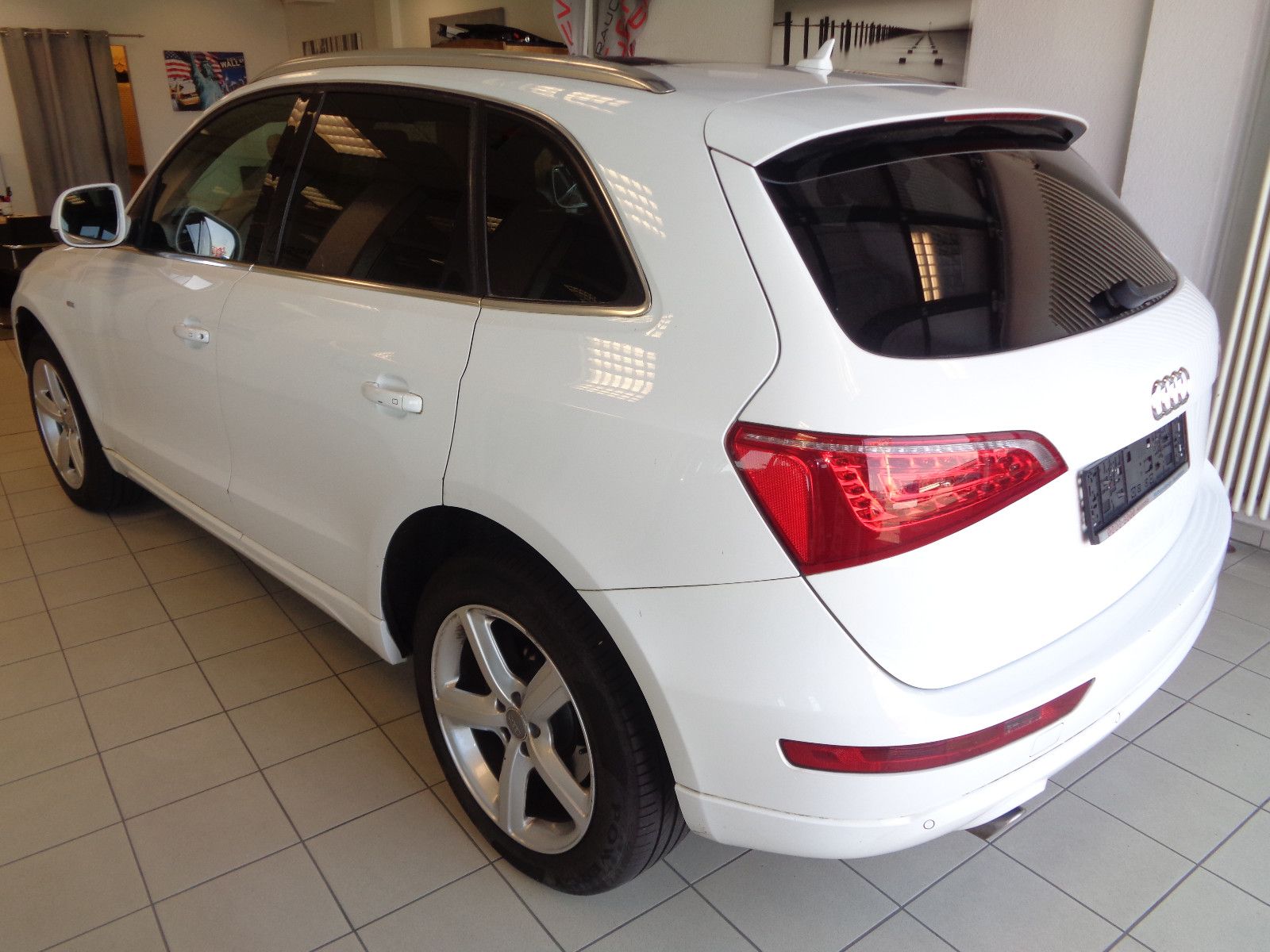 Fahrzeugabbildung Audi Q5 3.0 TDI  quattro / Bi-Xenon / NAVI / LEDER