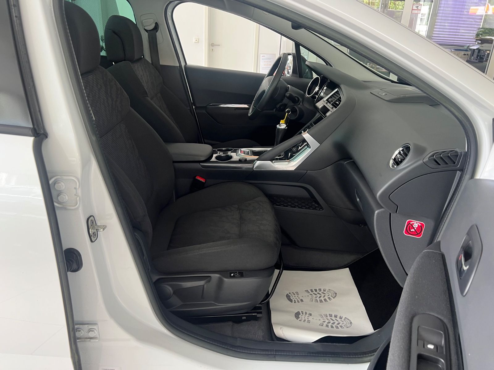 Fahrzeugabbildung Peugeot 3008 Business-Line Automatik