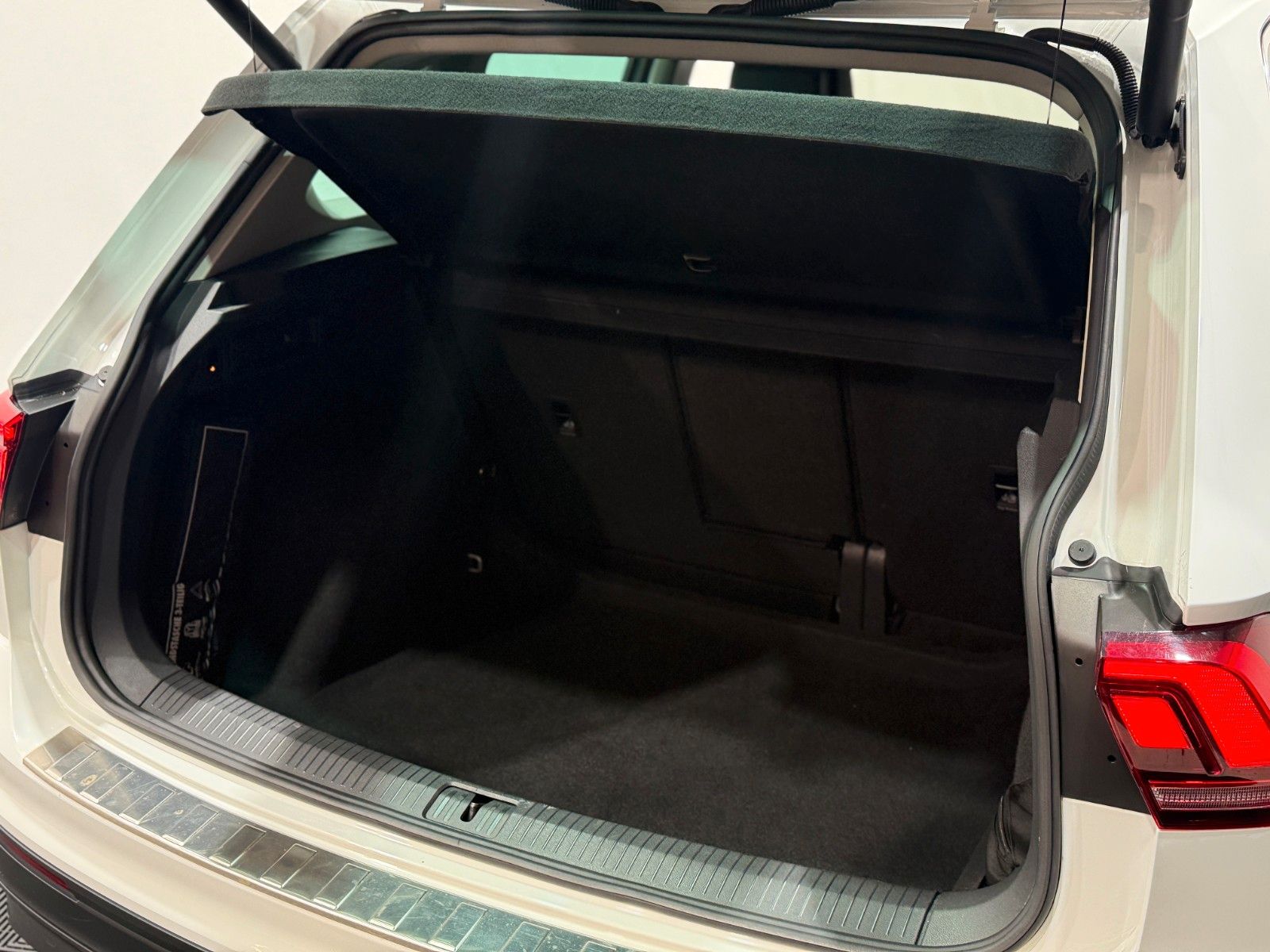 Fahrzeugabbildung Volkswagen Tiguan Comfortline DSG-4Motion-Full Link