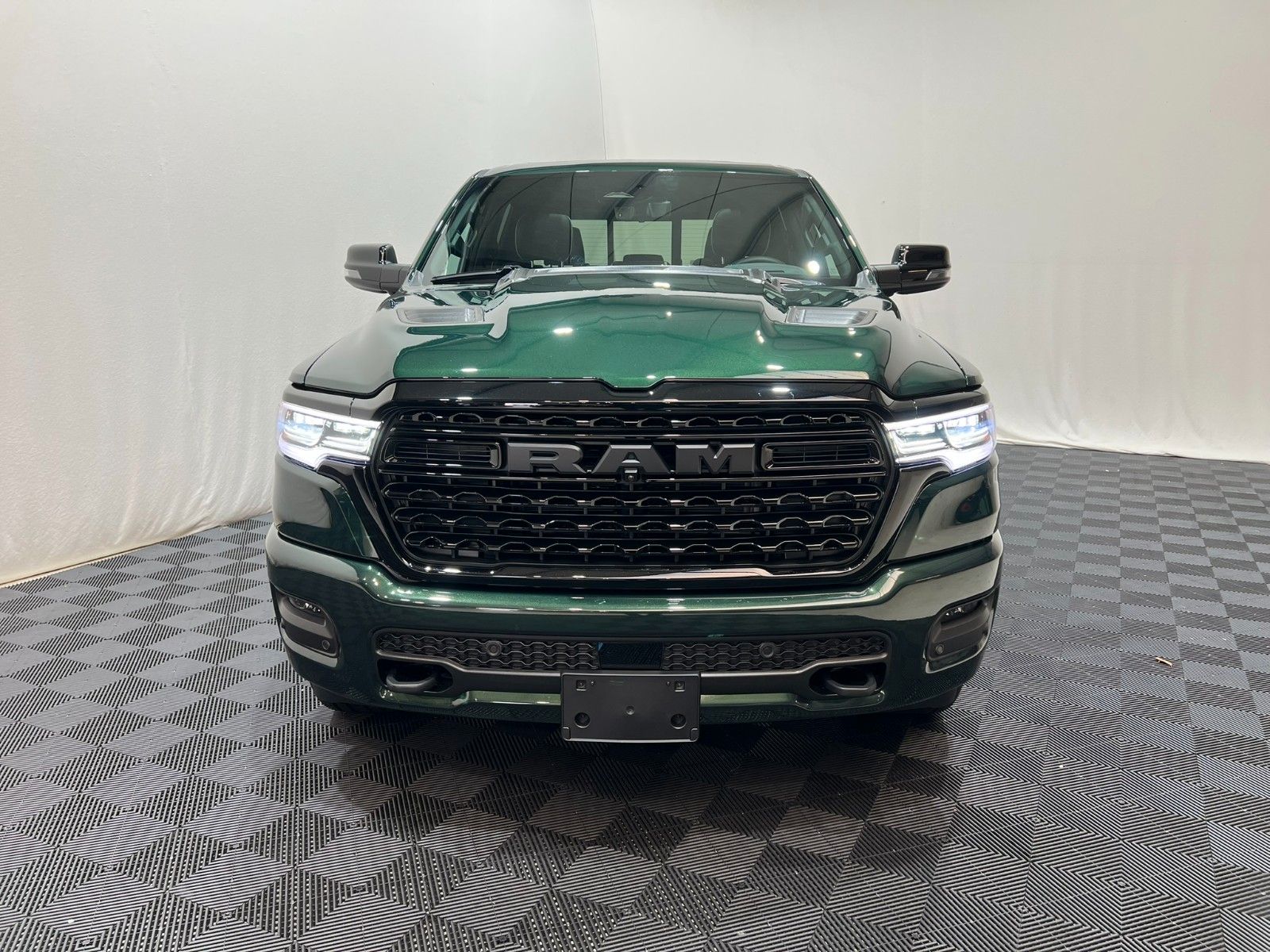 Fahrzeugabbildung Dodge RAM 1500 Limited Night  5,7L V8 HEMI