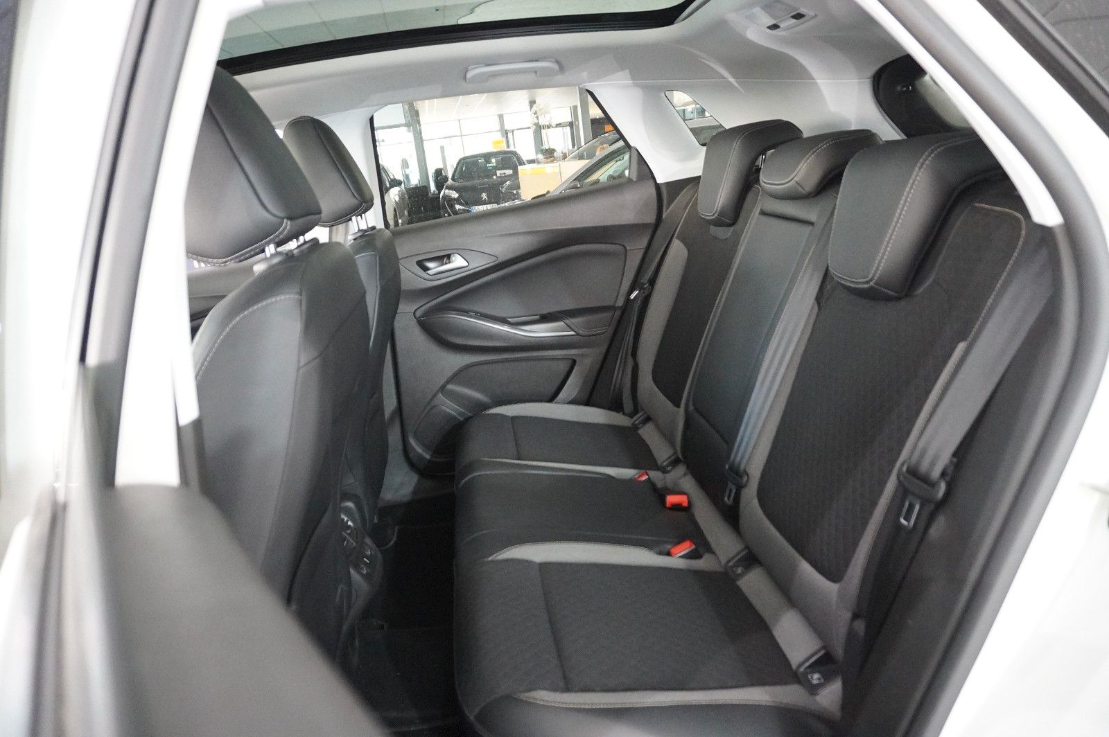 Fahrzeugabbildung Opel Grandland (X) 1.2T INNOV. NAVI/LED/KAMERA/PANO.