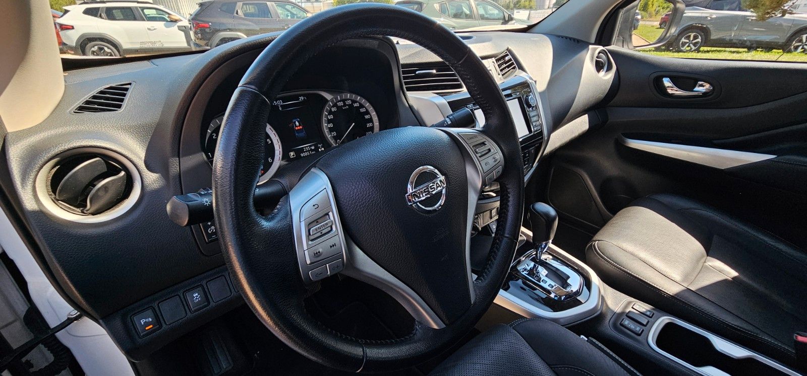 Fahrzeugabbildung Nissan Navara NP300 Tekna Double Cab 4x4