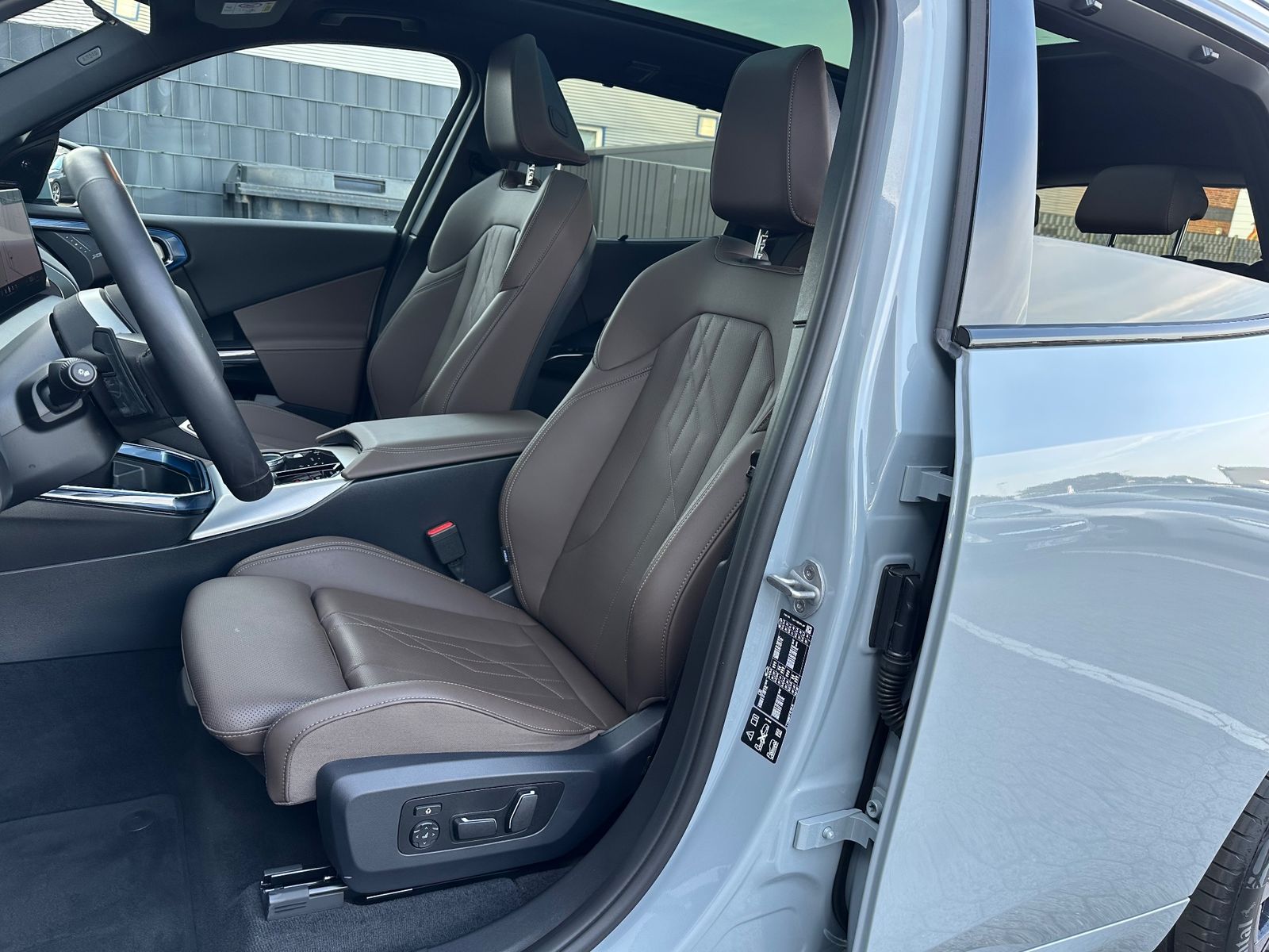 Fahrzeugabbildung BMW X3 40d xDrive M-Sport NAV+LED+PANO+AHK+STHZG