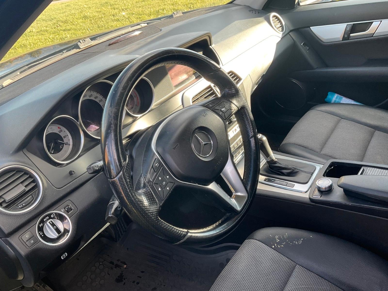 Mercedes-Benz C220 2011 — photo 8