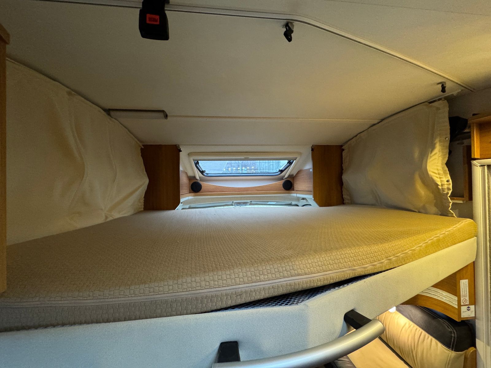 Fahrzeugabbildung Dethleffs T 7151-4 DB MAGIC EDITION QUEENSBETT SOLAR ALKO