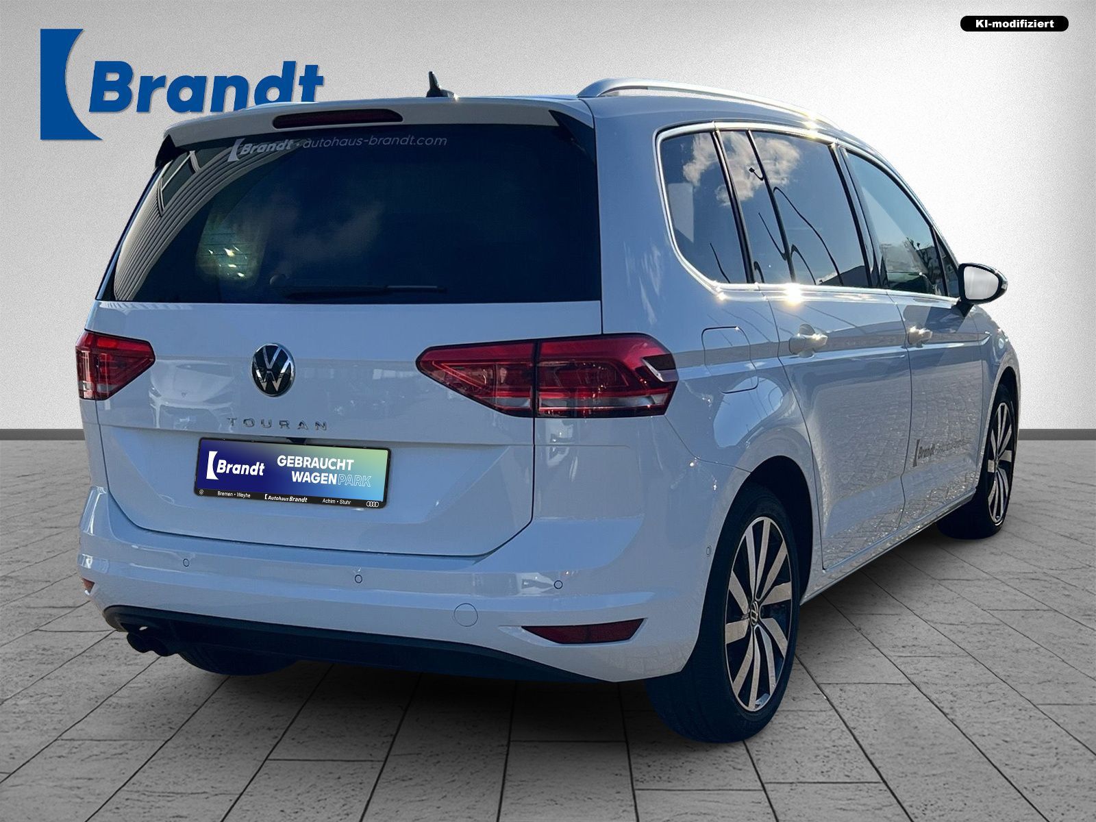 Volkswagen Touran 2.0 TDI Highline DSG LED PANO ACC AHK foto 3
