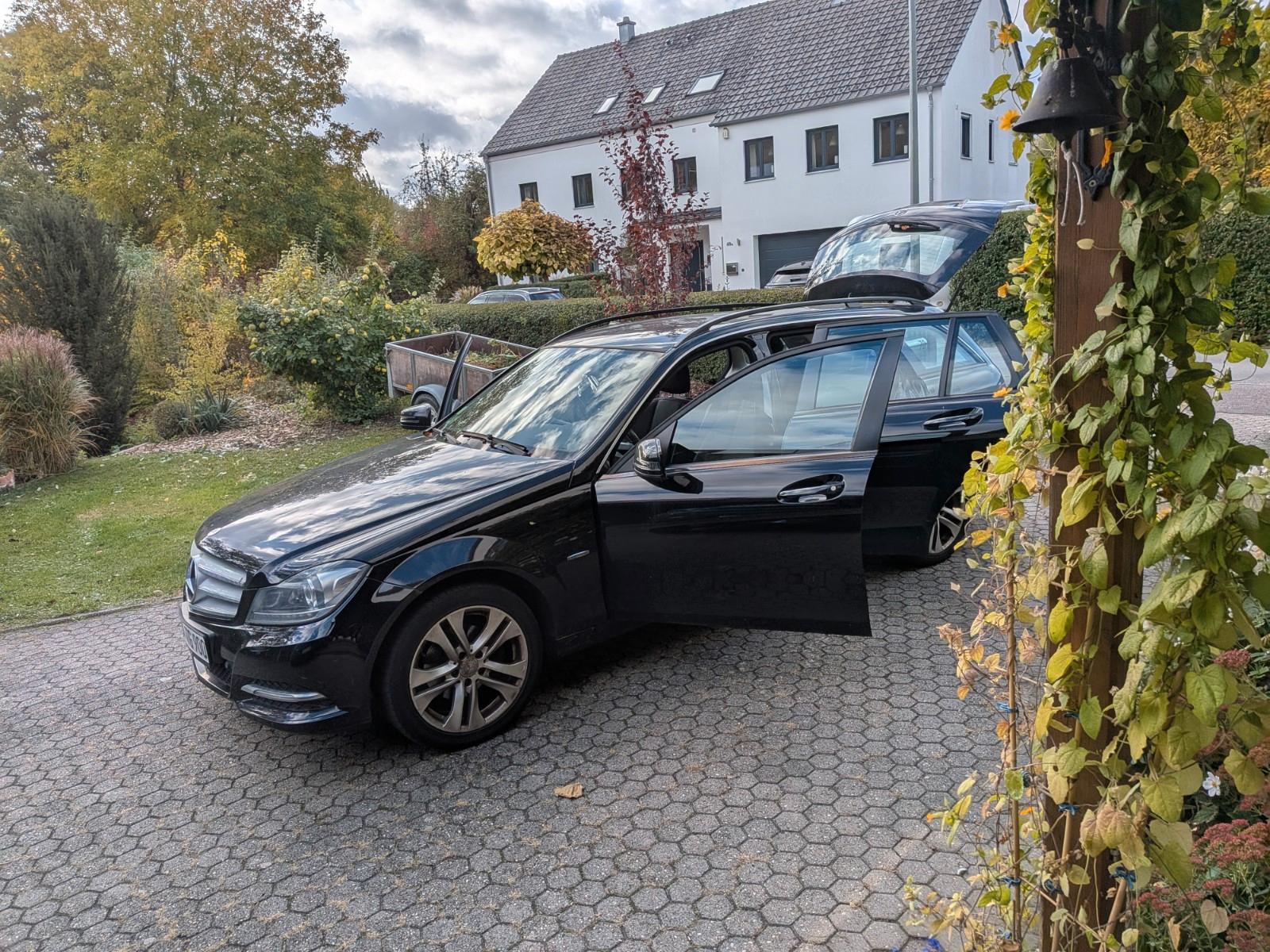 Mercedes-Benz C200 2011 — photo 8