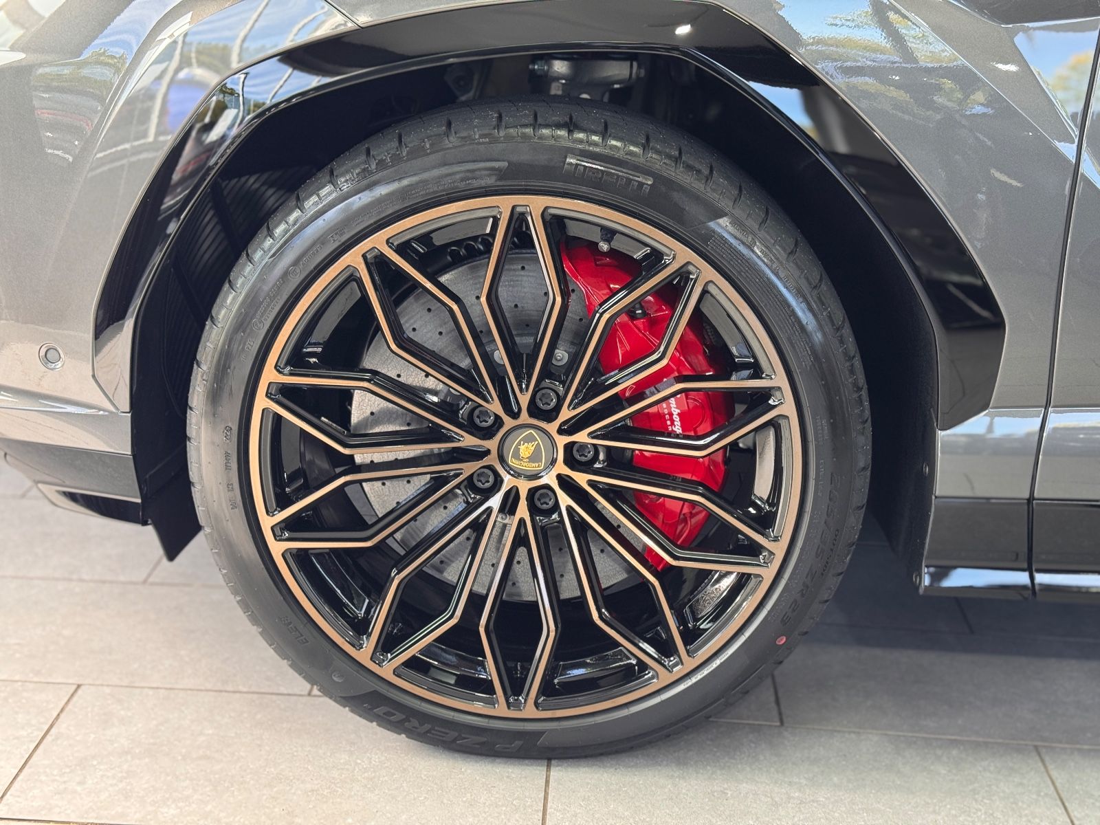 Fahrzeugabbildung Lamborghini URUS SE|BANG/OLUFSEN|PANO|MY25|BLANCO COC