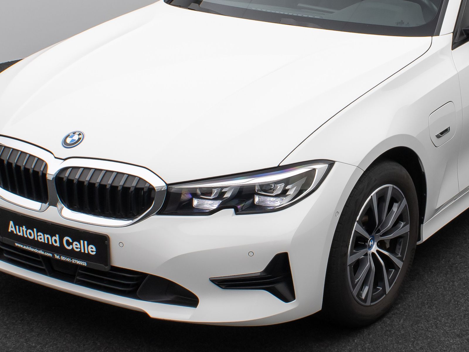 Fahrzeugabbildung BMW 330e DAB CockPitPr Lenkrhz PDC Stop&Go Alarm AHK