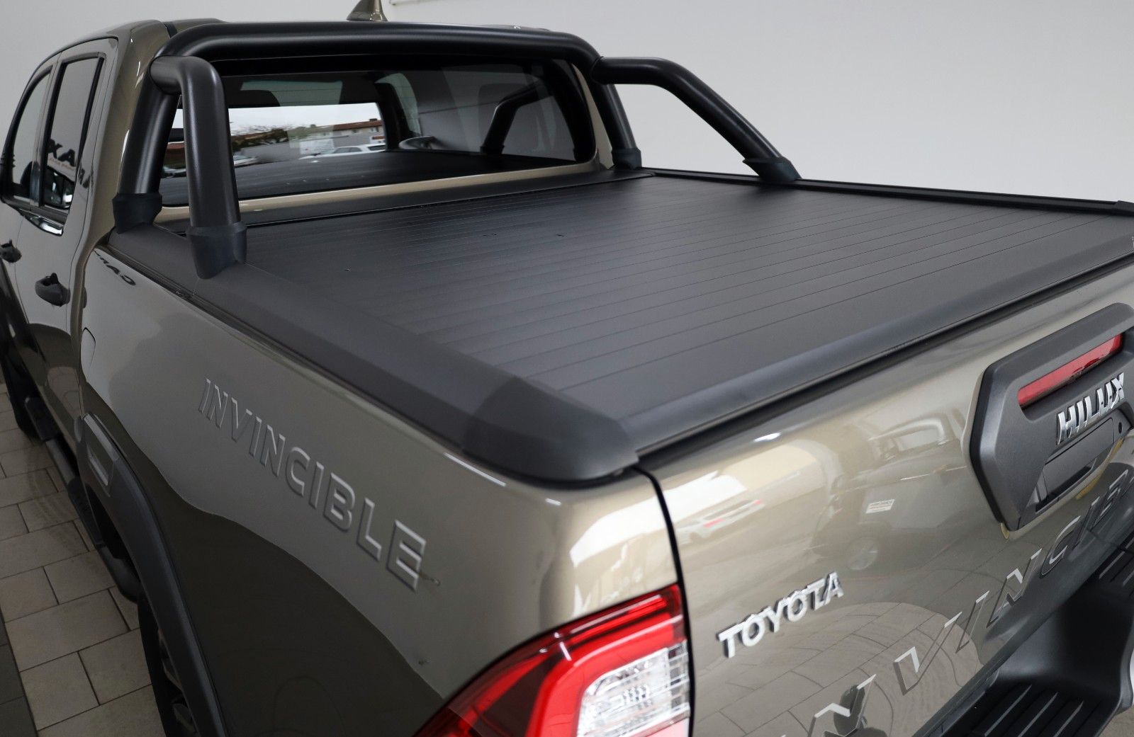 Fahrzeugabbildung Toyota Hilux 2.8 D-4D Invincible,Rollbügel,Rolo,ACC,AHK