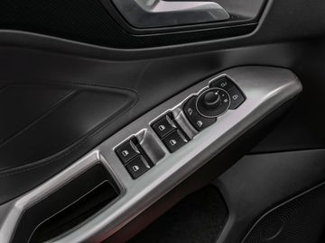 Ford Focus Turnier 1.5 ST-Line Kamera Navi LED