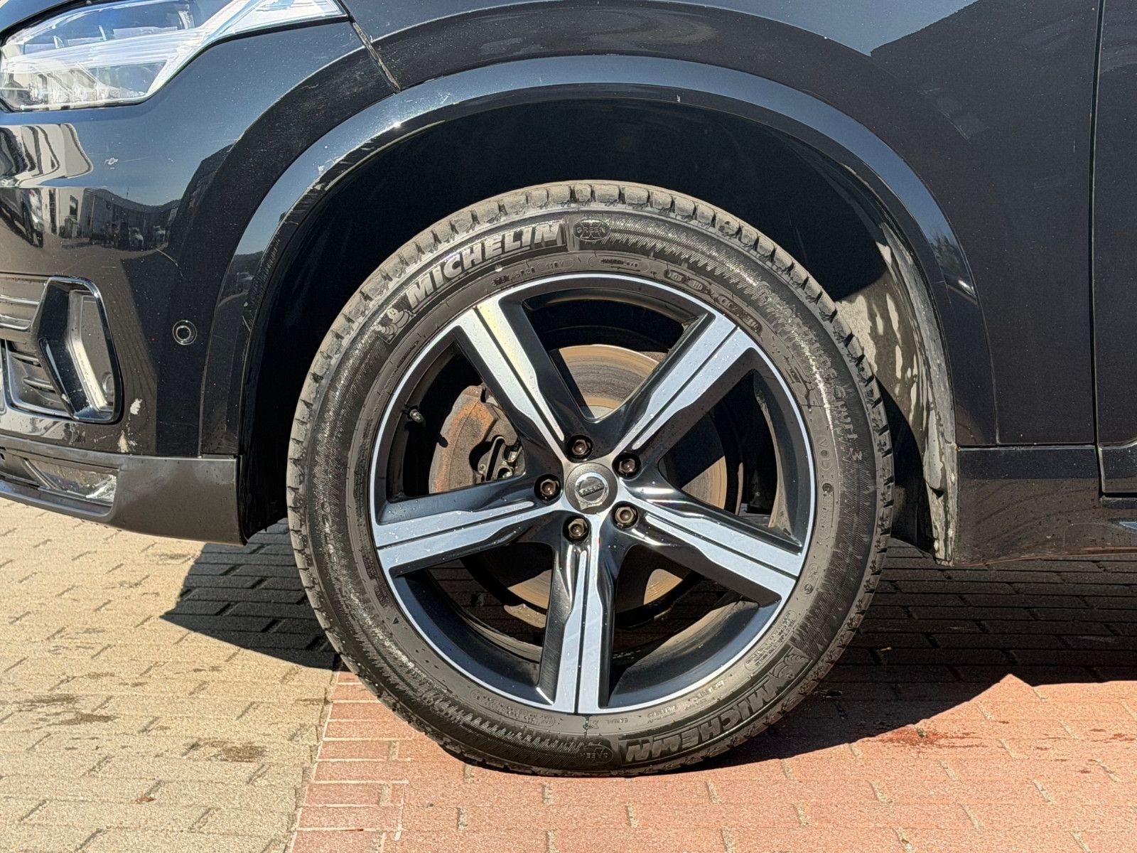Fahrzeugabbildung Volvo XC90 D5 R Design AWD*LUFT*PANO*STHZ*7Si*MIETKAUF