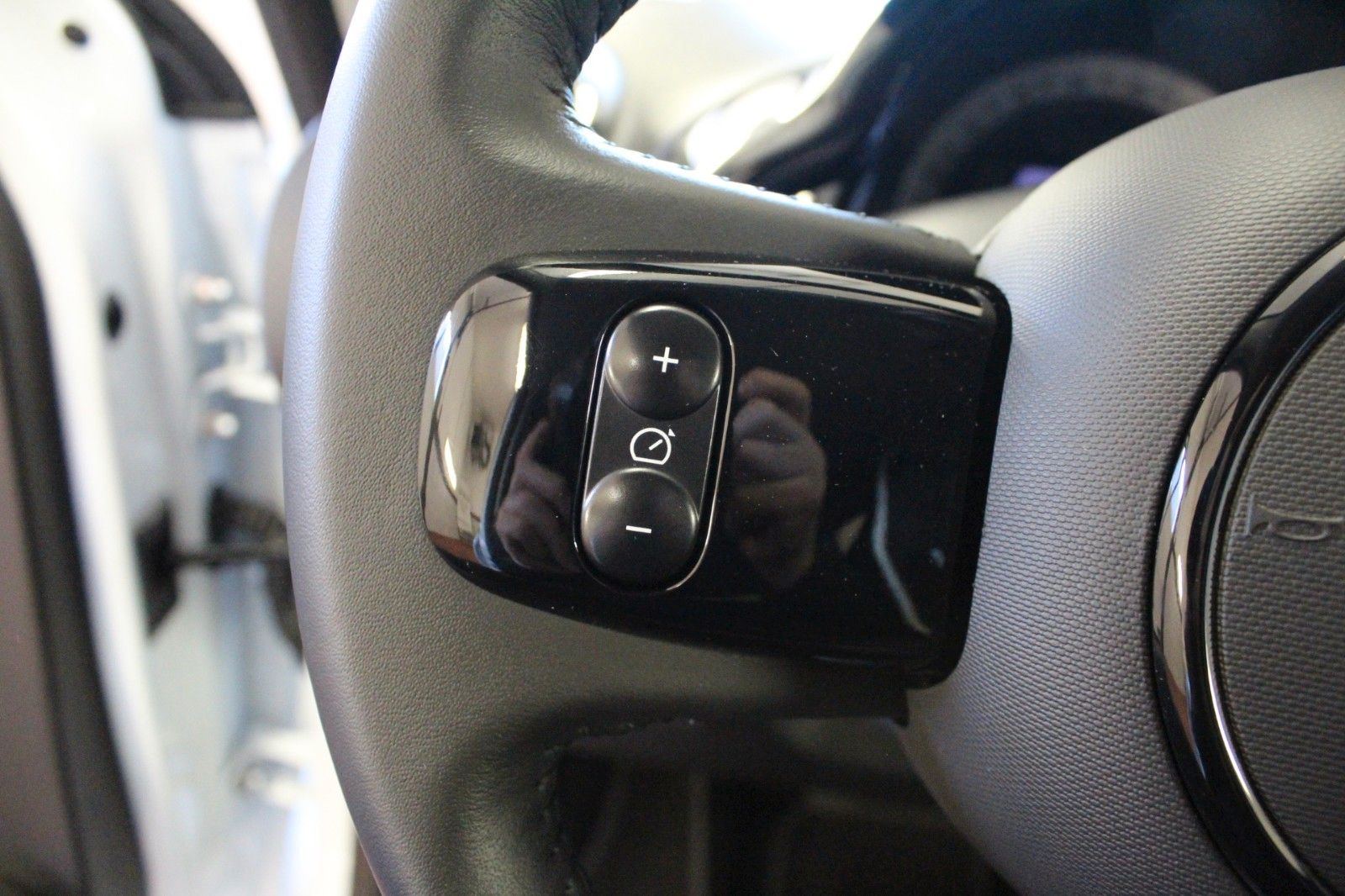 Fahrzeugabbildung Renault Twingo SCe 65 Urban Night *Easy Link*Sitzheizun*