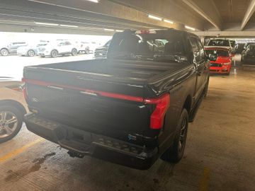 Ford F150 Lightning Lariat grosse Batterie im Vorlauf